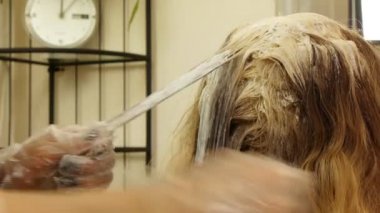 Saç boya uygulanması