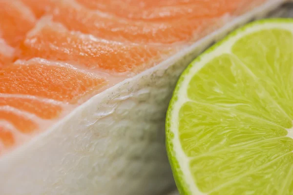 Fresh trout with lime close up — Stock Photo, Image