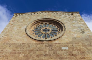 Katedral içinde gül pencere. Aşağıdan görüntüleyin. Tarragona. İspanya.