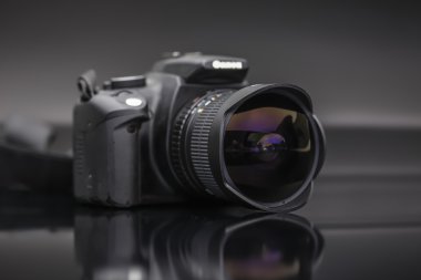 Balık gözü lens ile dijital fotoğraf makinesi