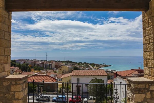 Uitzicht vanaf balkon naar kust in Tarragona, Spanje — Stockfoto