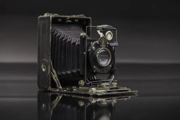 Antieke oude fotocamera — Stockfoto