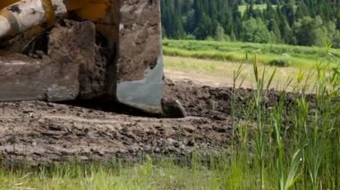 Buldozer traktör ve zemin tesviye görünümünü kapat