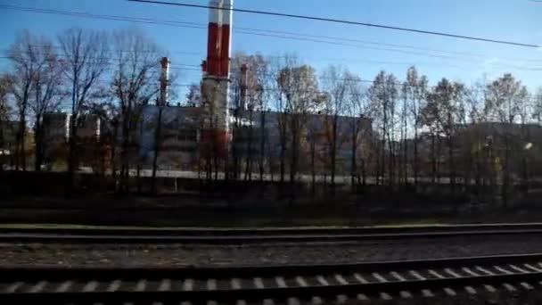 Punto di vista della partenza del treno in primavera — Video Stock