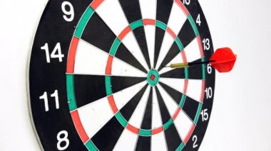 Dart oynamak. Yönetim Kurulu isabet.