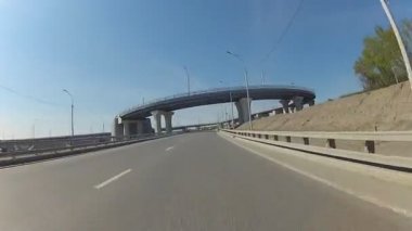 Araba Pov sürüş şehir karayolu üzerinde Novosibirsk, Rusya Federasyonu