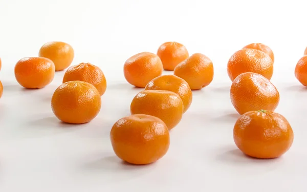 Frutos de mandarina aislados sobre fondo blanco — Foto de Stock