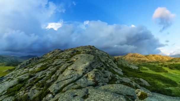 Summer landscape in mountains and beautiful cloudy blue sky. Time lapse. — Stock Video