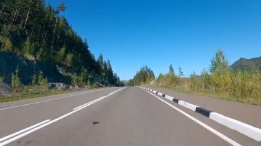 Altay Cumhuriyeti, Rusya Katun Nehri yakınında yolun video görüntüleri