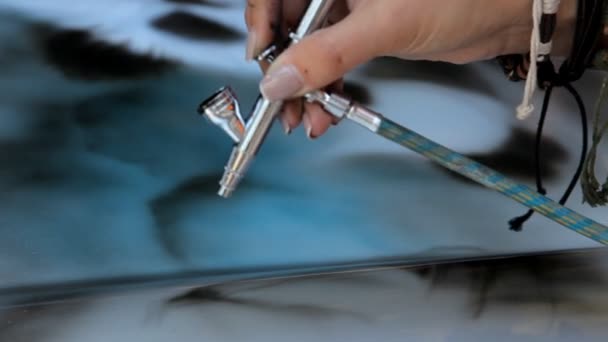 Artist painting using airbrush close up — Stock Video