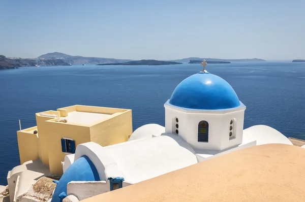 Santorini Iglesia de Oia mirando hacia abajo —  Fotos de Stock