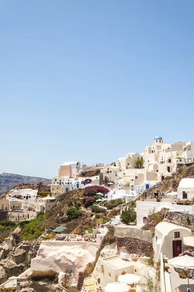 Santorini Oia paisaje urbano mirando hacia arriba —  Fotos de Stock