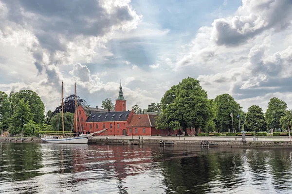 Halmstad Kalesi nehrin yanında — Stok fotoğraf