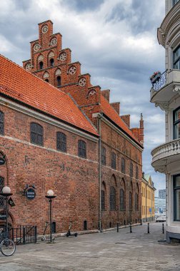 MALMO, SWEDEN - 21 AĞUSTOS 2020: Jorgen Kocks hus tarihi bir 16. yüzyıl binasıdır ve şimdi Arstiden restoranına ev sahipliği yapmaktadır..
