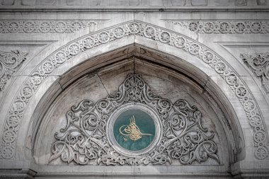 Tughra, tüm resmi belge ve yazışmalara eklenmiş bir sultanın el yazısı, mührü veya imzasıdır. Aynı zamanda mührüne kazınmış ve hükümdarlığı sırasında basılmış paraların üzerine damgalanmış..