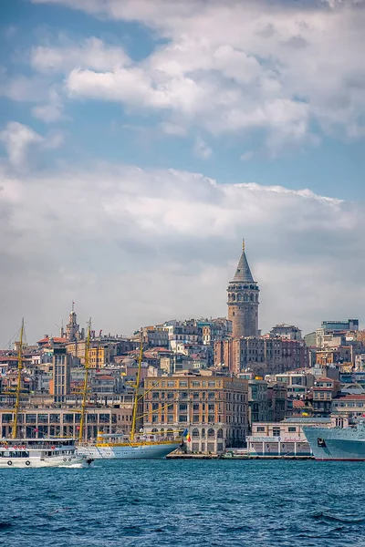 Istanbul Turkey April 2011 Den Galata Tornet Dominerar Skyline Regionen — Stockfoto