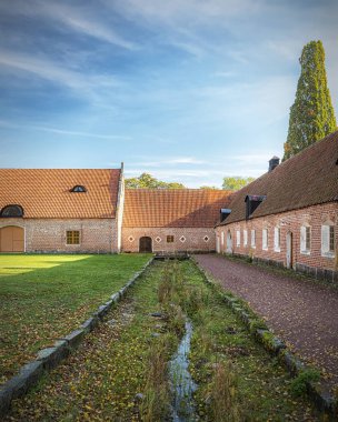 İsveç 'in güneyindeki Backaskog şatosu, aslen 13. yüzyılda yapılmış bir manastır..