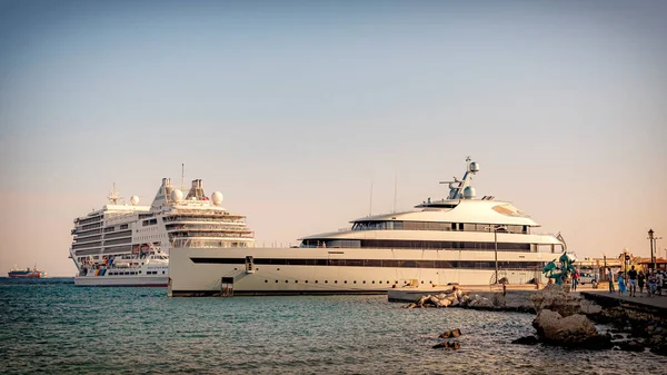 Rhodes Greece October 2018 Mandraki Harbour Rhodes Yachts Liners Boats — Stock Photo, Image