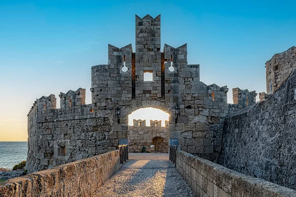 圣保罗城门是希腊罗得岛古城城墙上的几个城门之一 — 图库照片