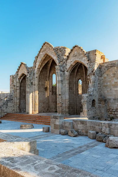 Antik Gotik Kilisenin Kalıntıları Rodos Şehrinin Eski Şehir Duvarları Içinde — Stok fotoğraf