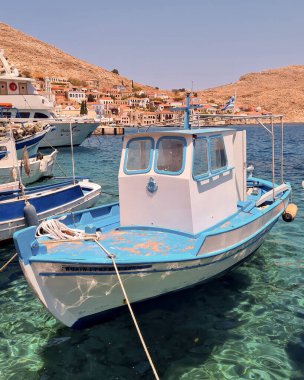 HALKI GREECE - 10 Temmuz 2021 Halki bir Yunan adasıdır ve Dodecanese ada grubunun bir parçasıdır..
