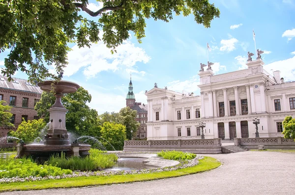 Vit universitetsbyggnaden i lund — Stockfoto