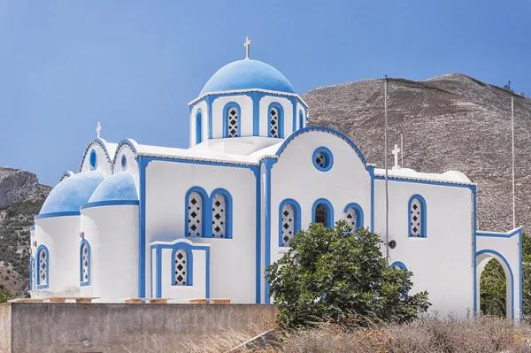 Kamari Kościół na wzgórzu — Zdjęcie stockowe