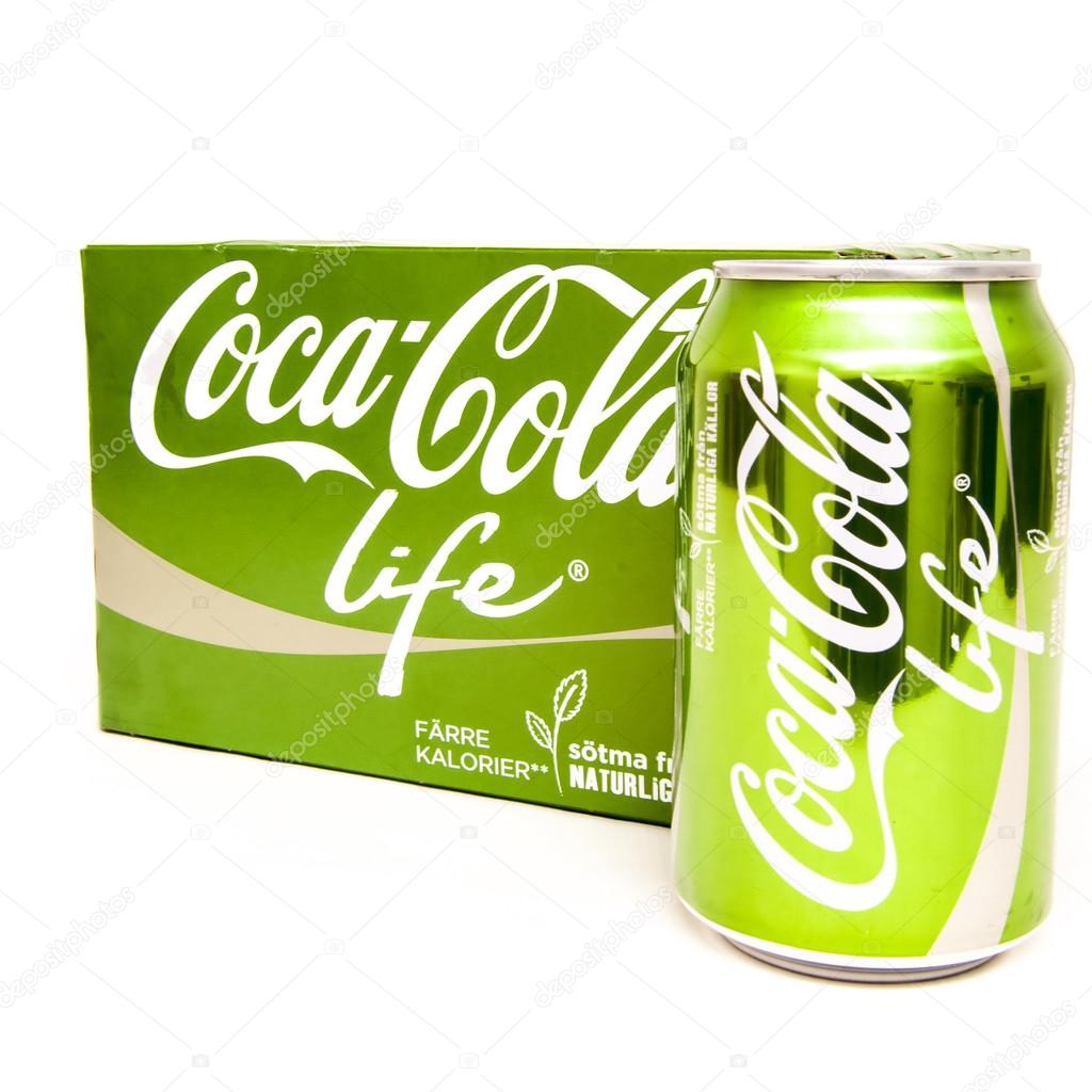 Coca Cola Life 6-Pack und Dose — Redaktionelles Stockfoto © Tonygers  #58432465