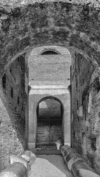 Rome Colosseum Interior arches mono — Stock Photo, Image