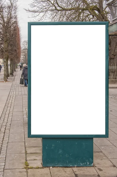 Billboard en blanco en el centro de la ciudad — Foto de Stock