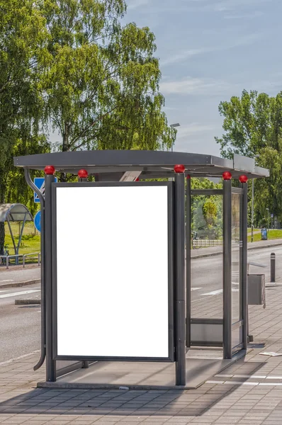 Parada de autobús con pizarra en blanco — Foto de Stock