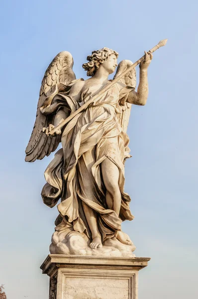 रोम शहरात देवदूत पुतळा — स्टॉक फोटो, इमेज