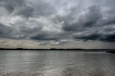 Gümüş yansıtıcı deniz