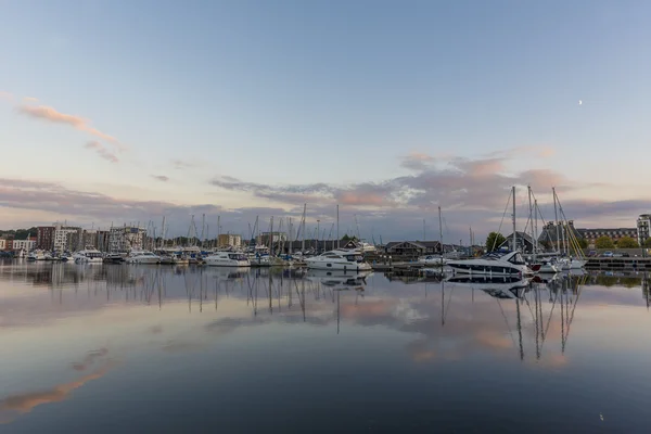 Hafen in der Dämmerung — Stockfoto