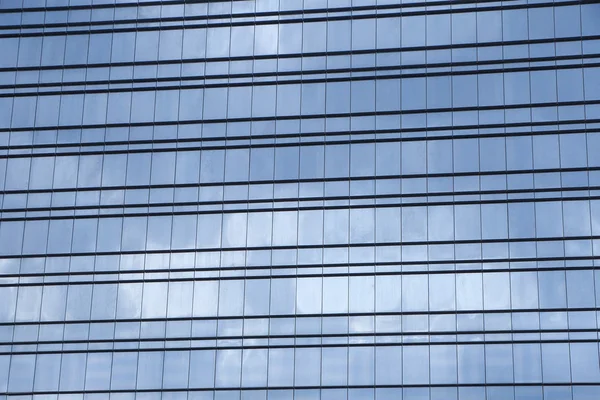 Fenêtres du bâtiment moderne — Photo