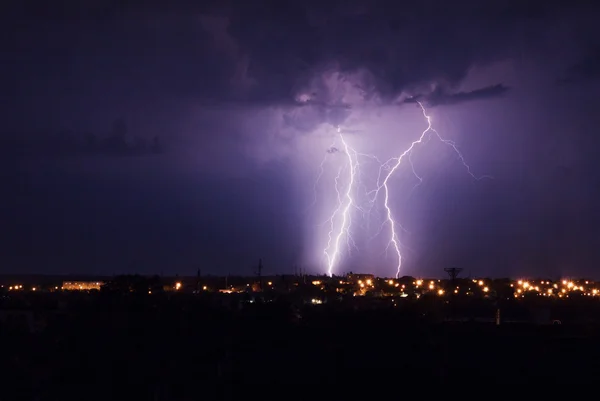 Relâmpago à noite — Fotografia de Stock