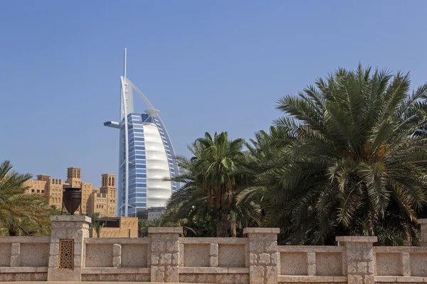 DUBAI, Emiratos Árabes Unidos - 12 de mayo de 2016: Hotel Burj Al Arab — Foto de Stock
