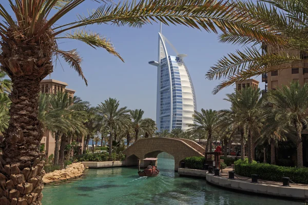 DUBAI, Emiratos Árabes Unidos - 14 de mayo de 2016: Burj Al Arab — Foto de Stock