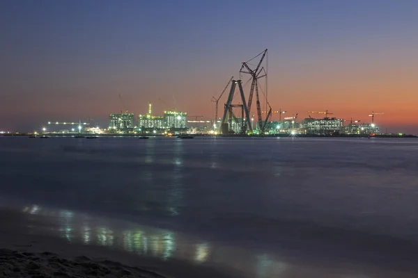 Bauarbeiten in Dubai in der Nacht — Stockfoto