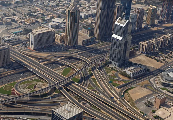 Dubai, Birleşik Arap Emirlikleri - 20 Mayıs 2016: Görünüm yolu köprü üzerinde