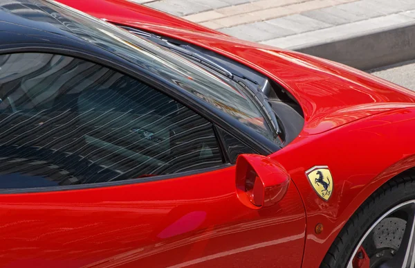 DUBAI, EAU - 15 MAI 2016 : voiture de sport Ferrari 458 Italia — Photo