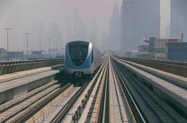 Dubai, Birleşik Arap Emirlikleri - 16 Mayıs 2016: Dubai, metro