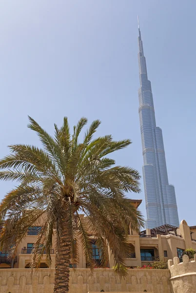 DUBAI, Emiratos Árabes Unidos - 14 de mayo de 2016: Torre Burj Khalifa — Foto de Stock