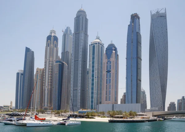 Dubai, Förenade Arabemiraten - 15 maj 2016: tornen i Dubai Marina district — Stockfoto
