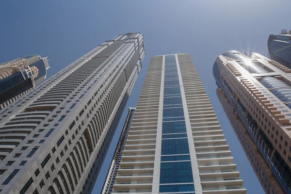 DUBAI, Emirados Árabes Unidos - 15 de maio de 2016: torres em Dubai — Fotografia de Stock