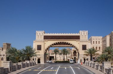 Dubai, Birleşik Arap Emirlikleri - 15 Mayıs 2016: Souk Madinat Jumeirah, giriş