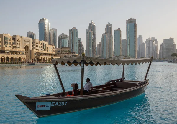 DUBAI, UAE - MAY 11, 2016:  abra in Downtown district — Stock Photo, Image