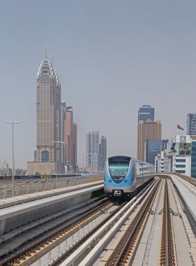 Dubai, Birleşik Arap Emirlikleri - 12 Mayıs 2016: metro tren