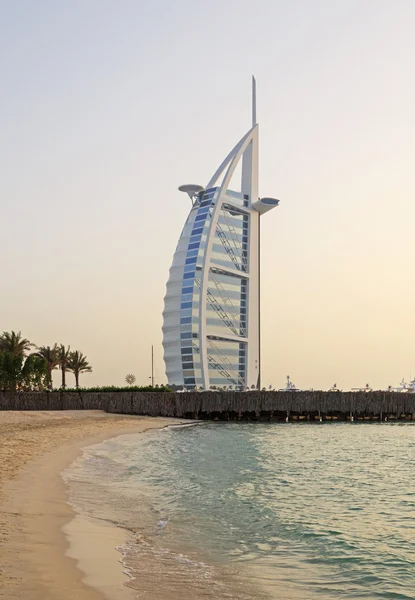 DUBAI, Emiratos Árabes Unidos - 12 de mayo de 2016: Hotel Burj Al Arab — Foto de Stock