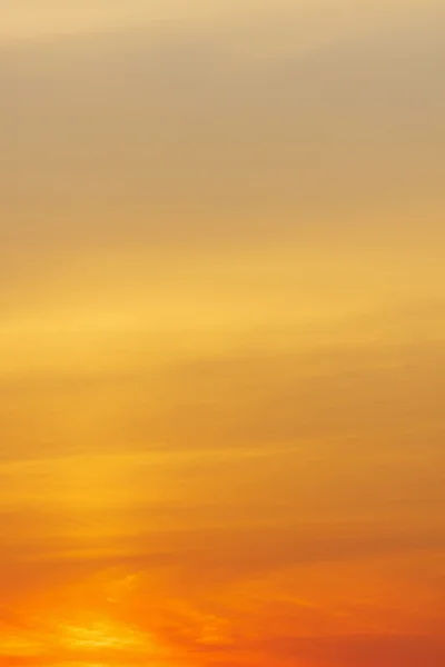 日の出時の絵のように美しい雲 — ストック写真